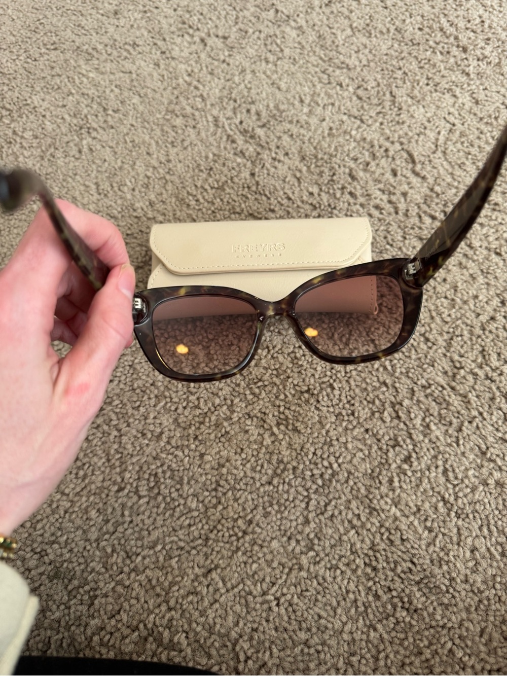 Freyrs Margot Sunglasses - Picture 2 of 5